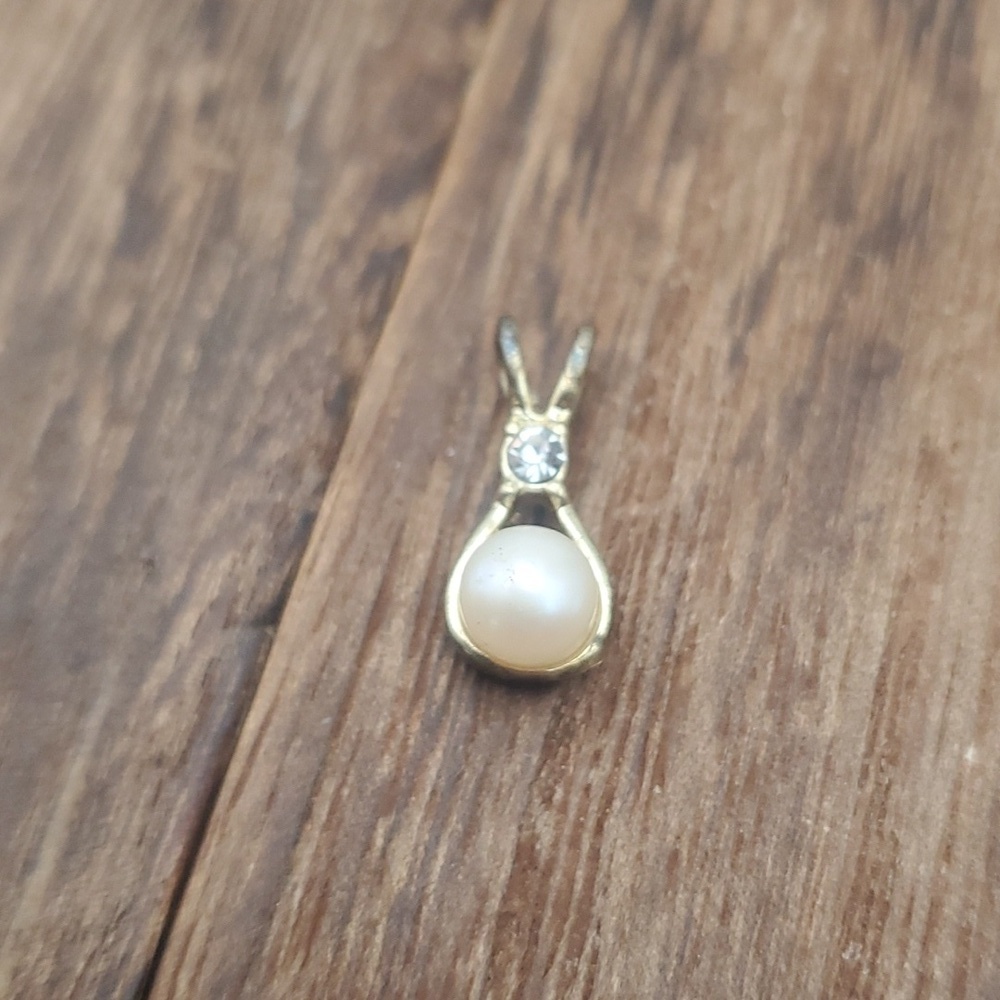 Clawfoot angel‎ kiss pendant